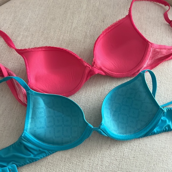 Like new!Set of 3 bras - 💥💥💥 - Picture 9 of 17